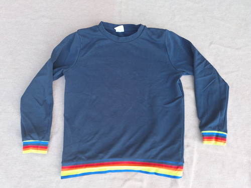 Sweatshirt dunkelblau mit bunt